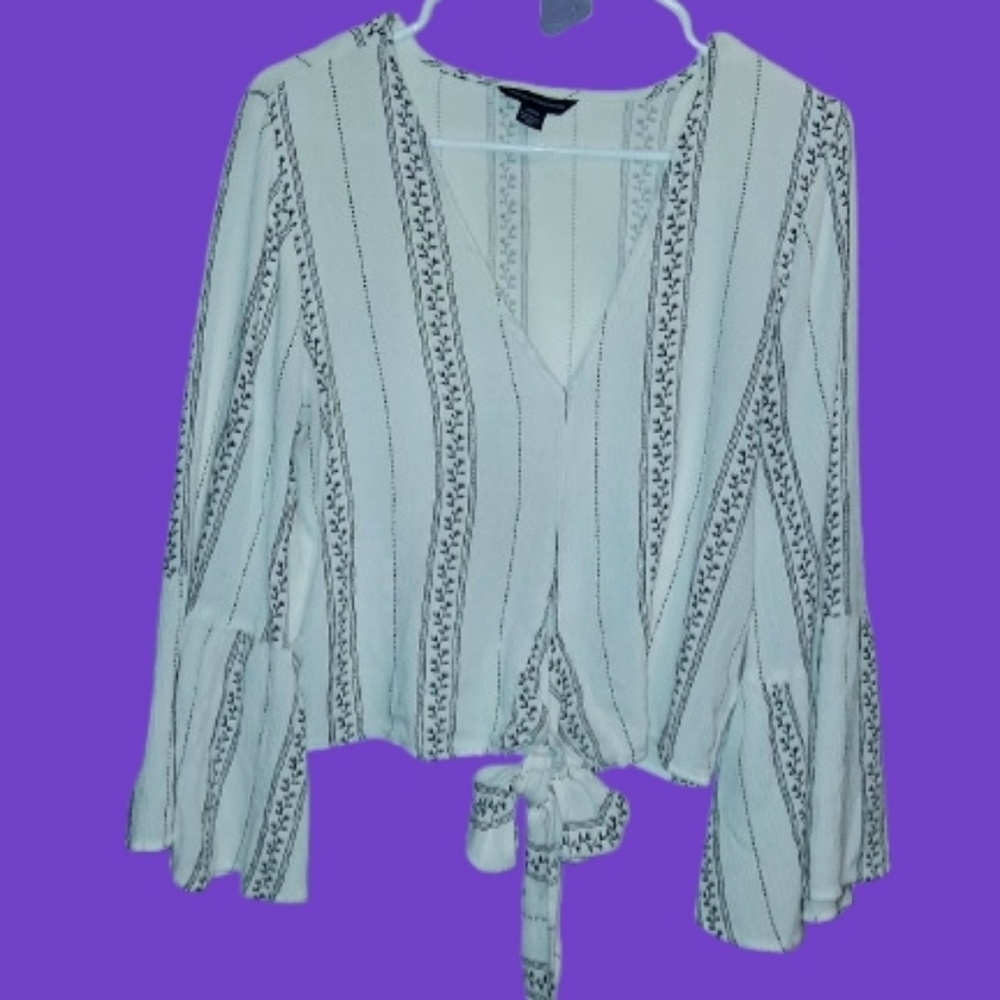 AMERICAN EAGLE Outfitters Ladies Striped White & Black Women's Top